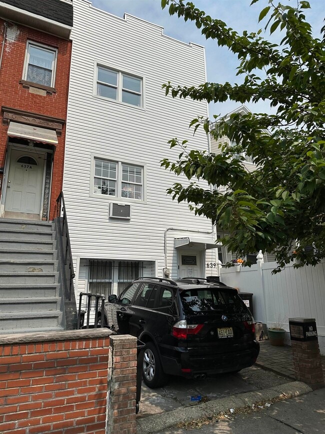 Photo - 639 Palisade Ave