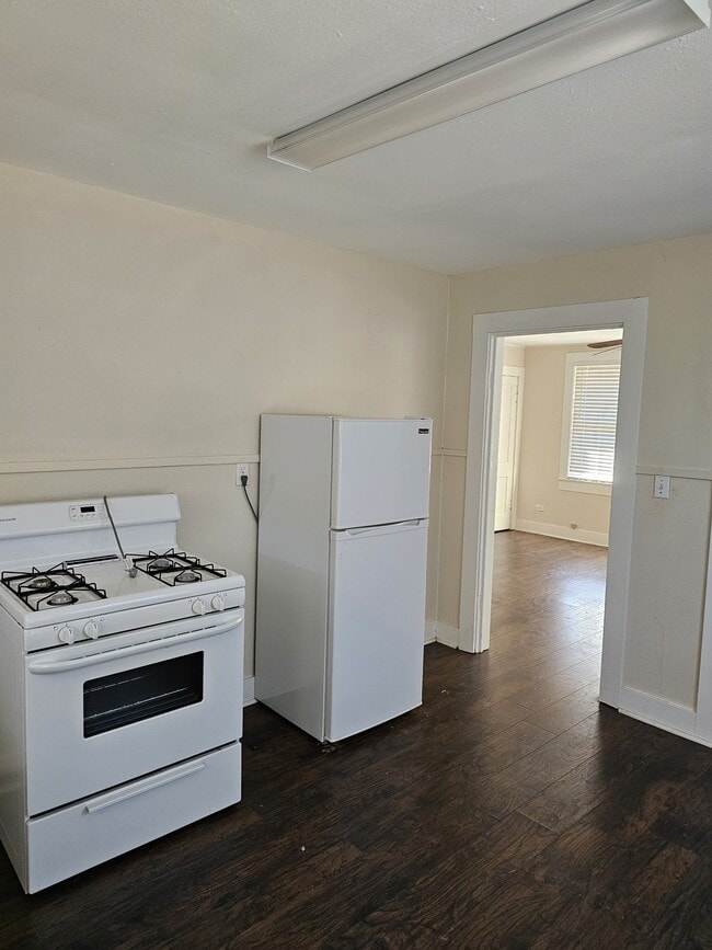 Photo - 411 W 27th St