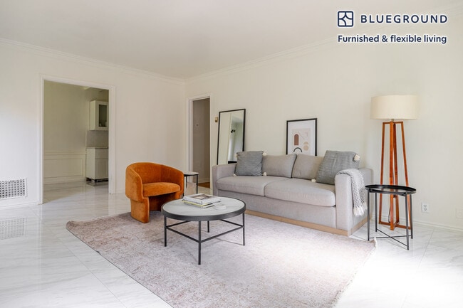 Photo - 136 S Roxbury Dr Unidad FL1-ID1364