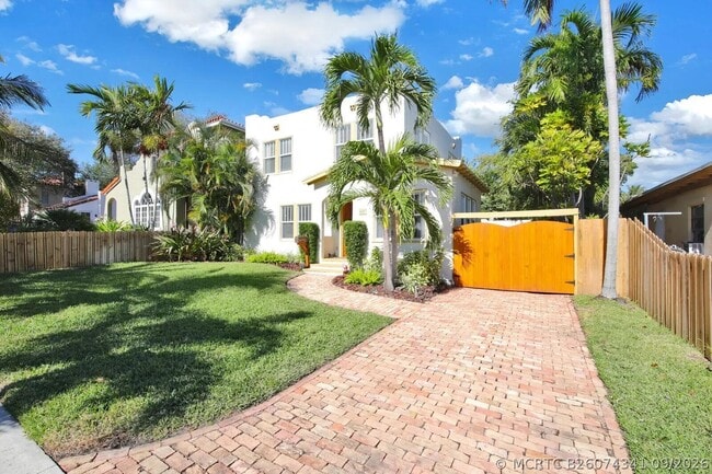 607 Flamingo Dr