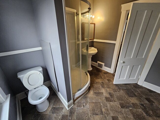 Photo - 2059 W 105th St