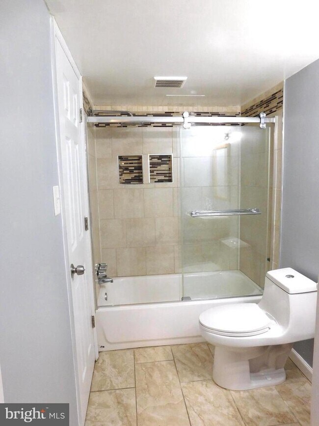 118 Duvall Ln Apartment For Rent in Gaithersburg, MD