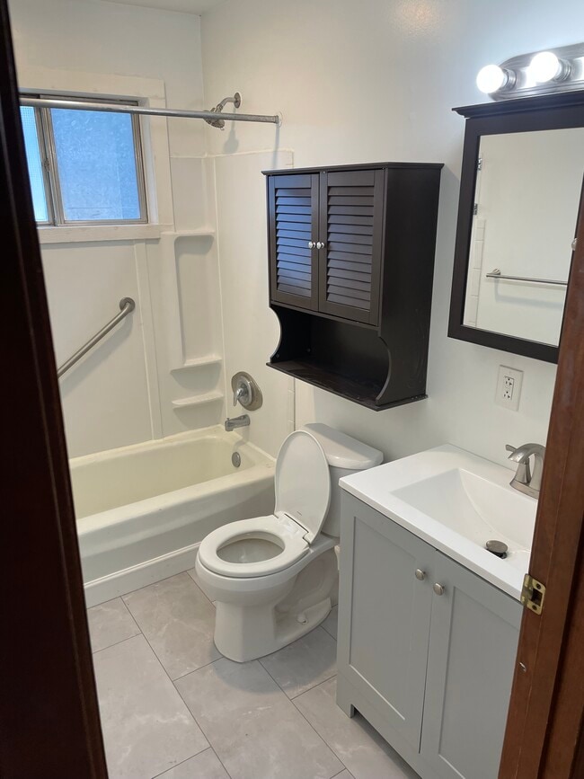 Photo - 330 Diane St