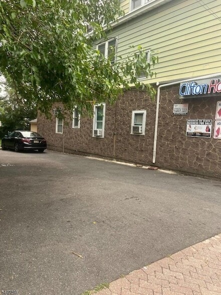 673 Clifton Ave