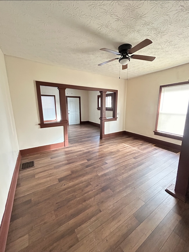 Photo - 1931-1933 Catalpa Dr.