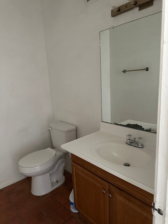 Photo - 1105 E 12th St