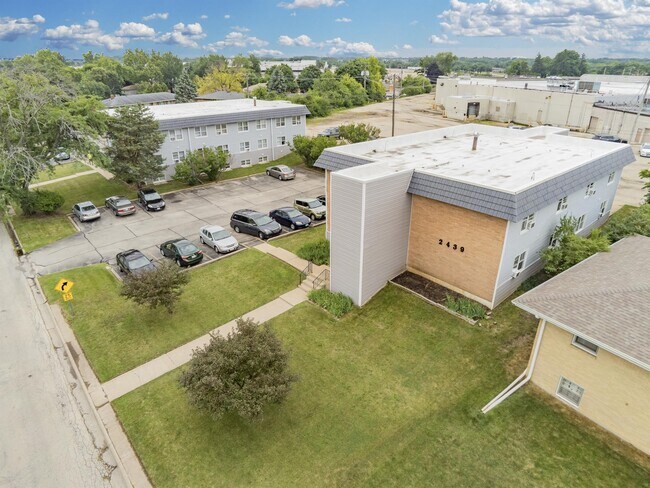 Photo - 2441 Holmes St