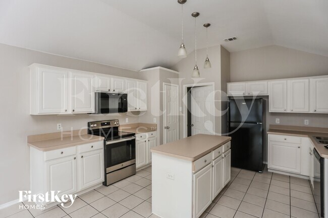 Photo - 635 St Eric Dr