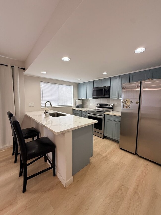 Photo - Remodeled 4/2/2 in Cool & Breezy Upper Makakilo Near Schools