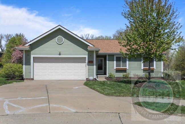 Building Photo - Stunning Raised Ranch | 4 Bedroom 3 Bathro... Rental