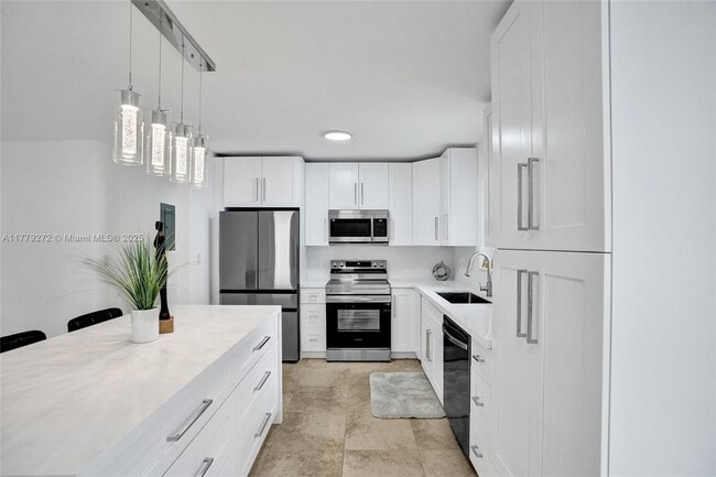 Photo - 820 NE 8th St