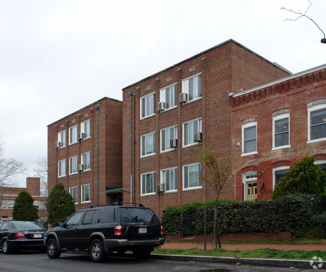 Photo - 1300 Constitution Ave NE