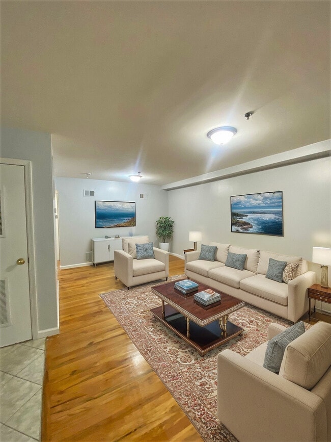 Photo - 812 - OM-812 New York Avenue LLC