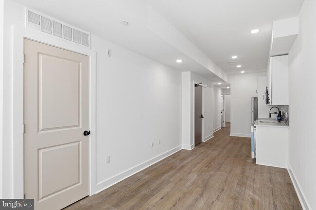 Photo - 2146 N Franklin St