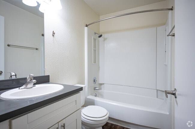 2BR, 2BA -831SF