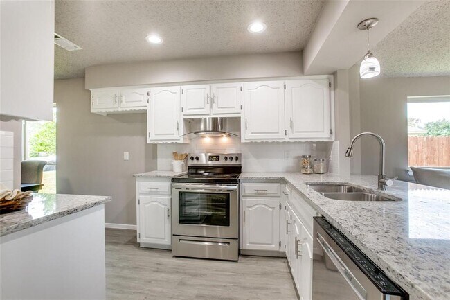 Photo - 2205 Richbrook Dr