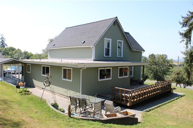 Photo - 4 Bedroom, 1 Bathroom Home in Bow!