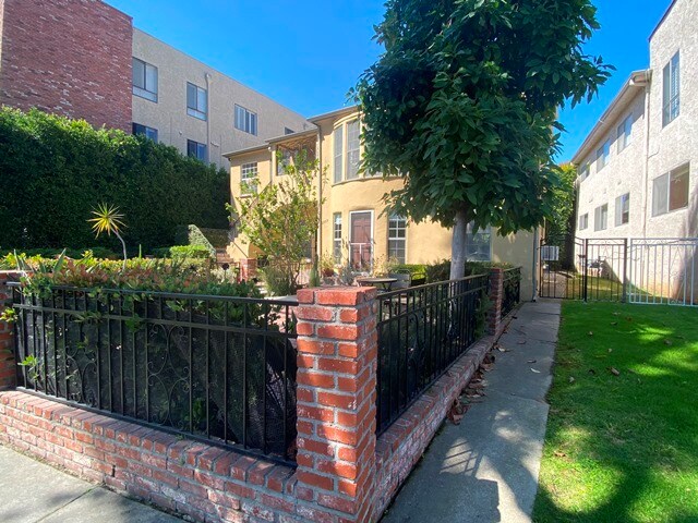 Photo - 1309 Roxbury Dr