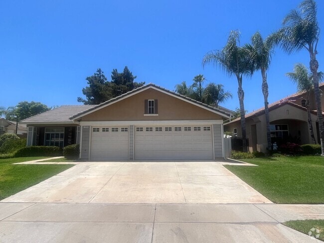 Building Photo - Beautiful Single-Story Corona Home-1556 Ir...