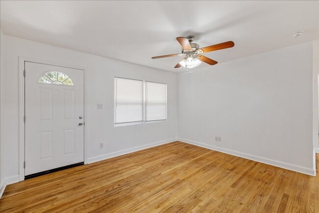 Photo - Walking distance to FSU! Lease starting Fa...