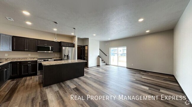 Building Photo - Modern Luxury: 3 Bed, 2.5 Bath Rental