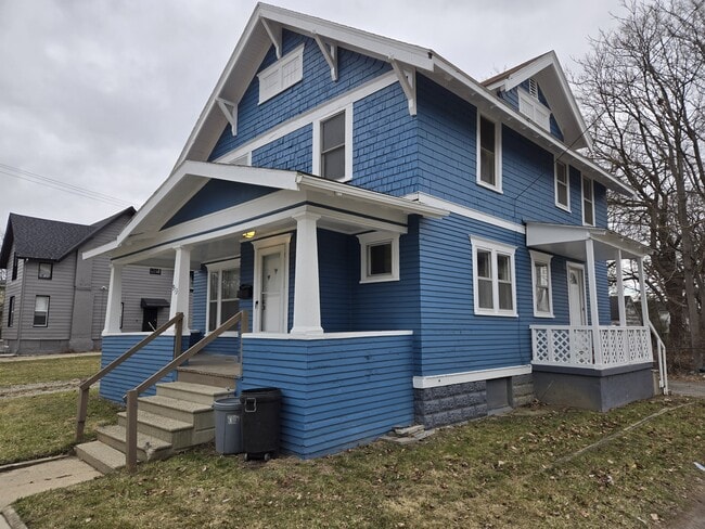 Photo - 913 E 2nd St