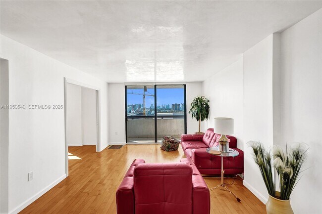 Photo - 1775 Washington Ave Unit PH-4