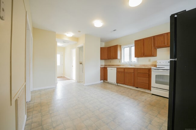Building Photo - 24 Burr Ave Unit 2 Rental