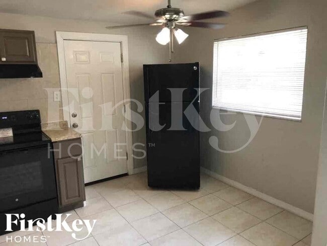 Photo - 9242 82nd Way N