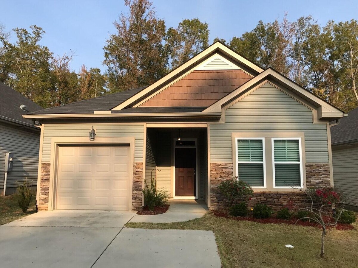 3 Bedroom 2 Bath home in Canterbury Farms - 3 Bedroom 2 Bath home in Canterbury Farms