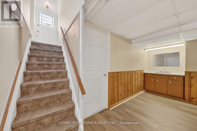 Photo - 146 Oriole St
