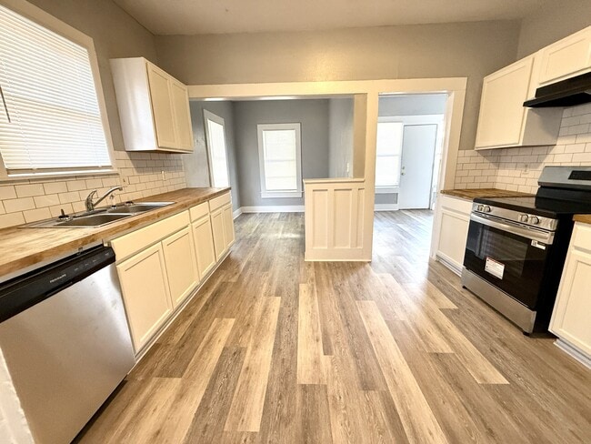 Photo - 602 B St NW