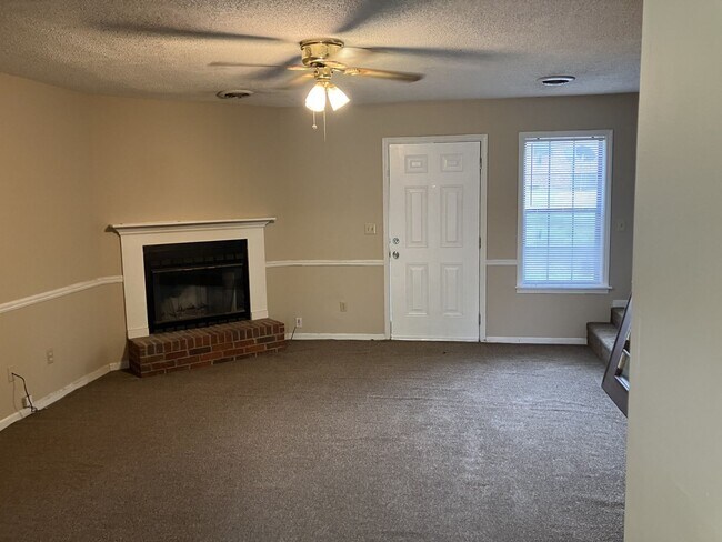 Photo - 1823 Holmes St