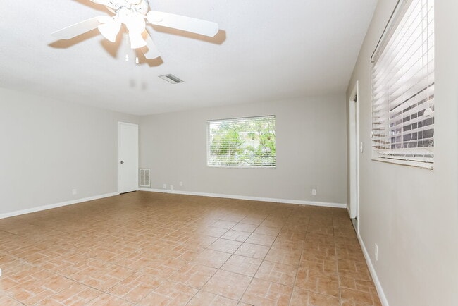 Photo - 201 Newcastle St