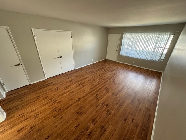 Photo - 5420 Russell Ave