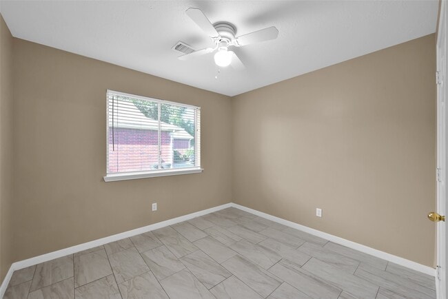 Photo - 710 Moonwalk St