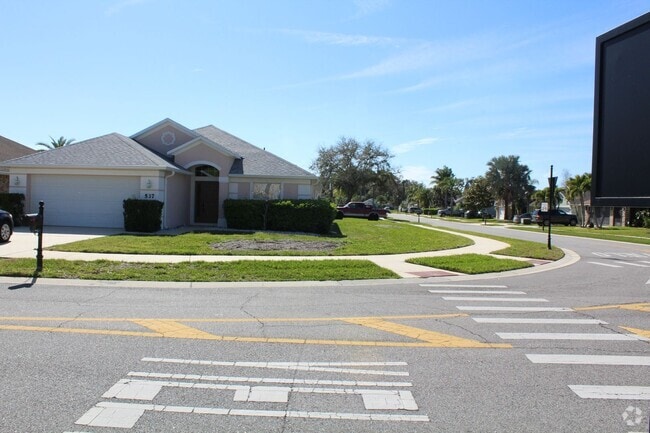 Building Photo - Lovely Rental in Coral Trace