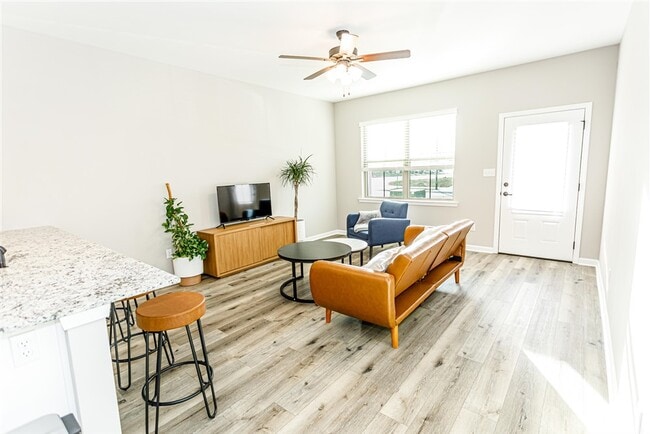 Photo - 2931 Niccoline Wy