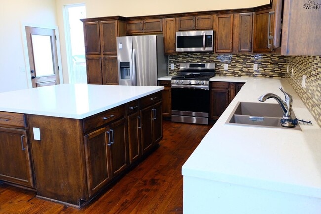 Photo - 20 Edwards Way