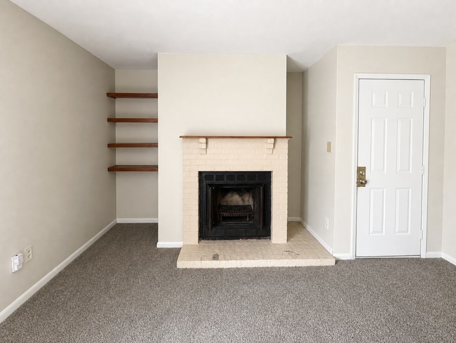 4909 Cotton Row NW Unidad D