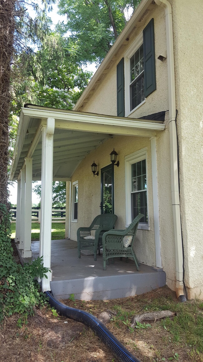 Photo - 9825 Meetze Rd