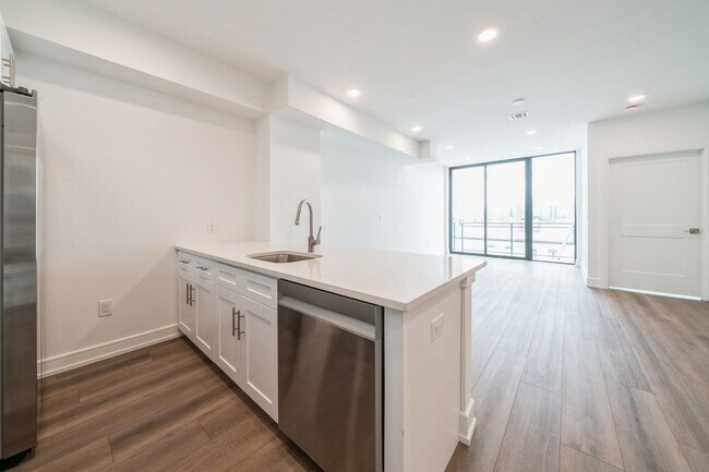 Building Photo - 32 Jones St Unit 403