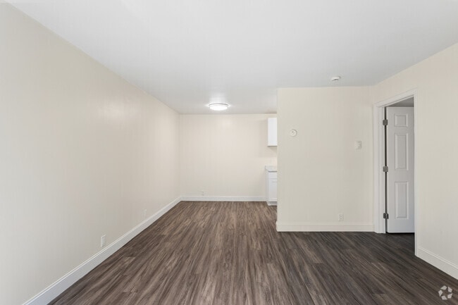 Executive 1BR, 1BA - 575SF - Living Room