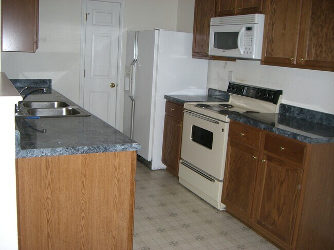 Photo - 196 Brookview Dr