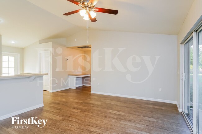 Photo - 363 Claridge Cir
