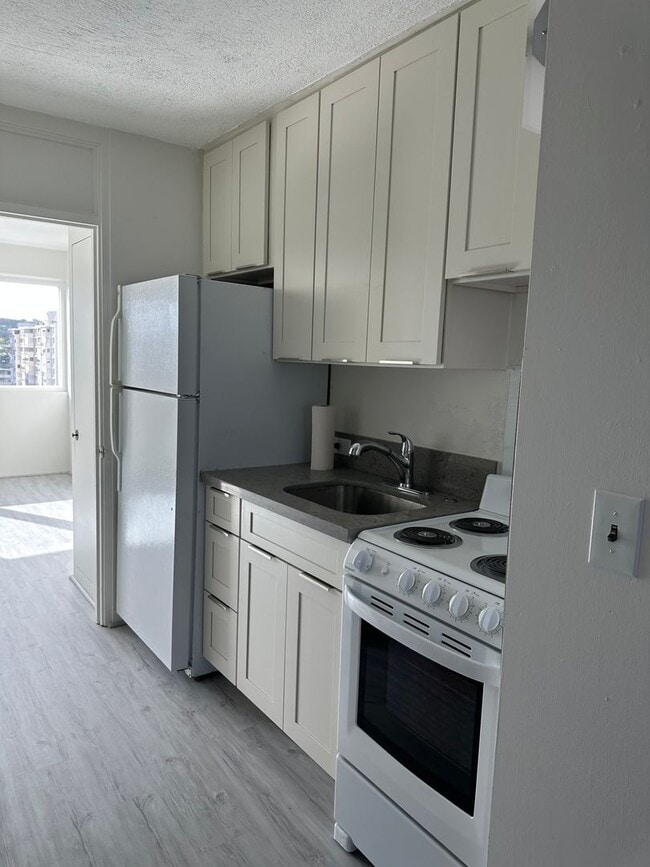 Photo - Renovated, 1 Bedroom / 1 Bath convenient l... Unit 706