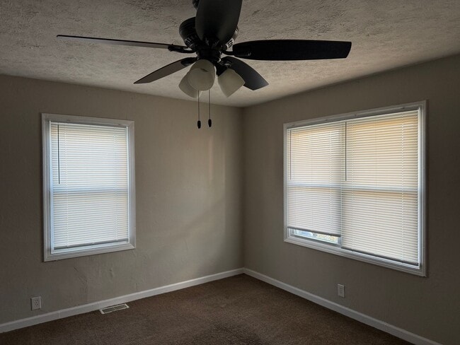 Photo - 2 Bedroom Home in a Central Area!