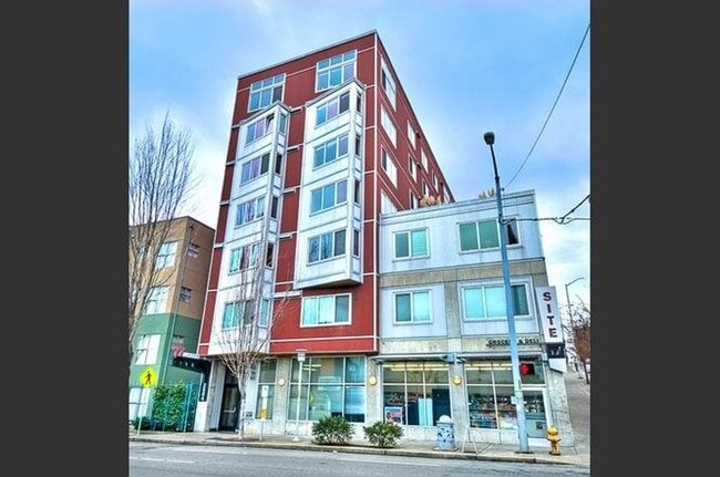 Building Photo - Prime Belltown TOP FLOOR Condo