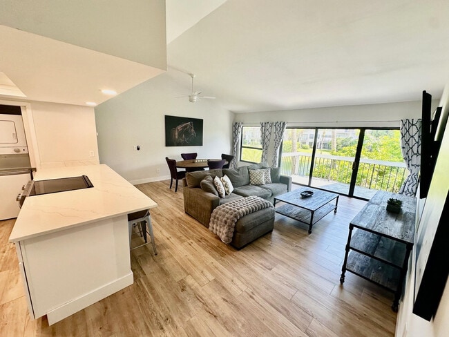 Building Photo - 11863 Wimbledon Cir Unit 537