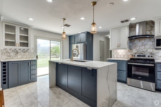 Building Photo - 320 S Mesa Verde Way Rental